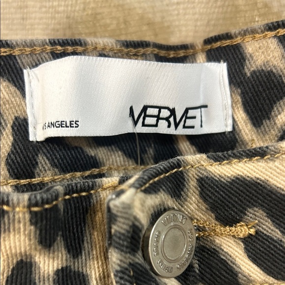 Leopard Print Barrel Leg Jeans - Vervet - Picture 4 of 5